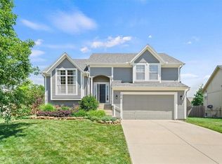 616 E Acorn St, Gardner, KS 66030