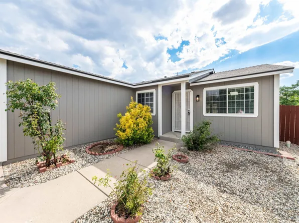 6575 Oglala Ct, Sun Valley, NV 89433