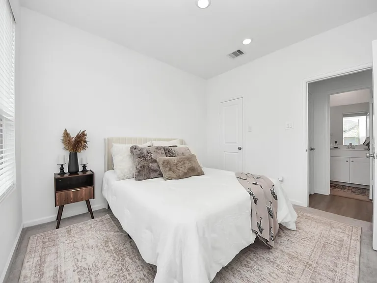 4946 Sky Bluff Dr — Photo 4