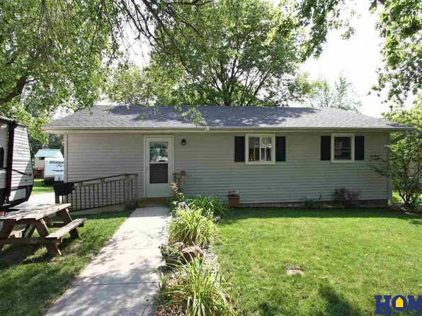 613 S 4th St, Ceresco, NE 68017