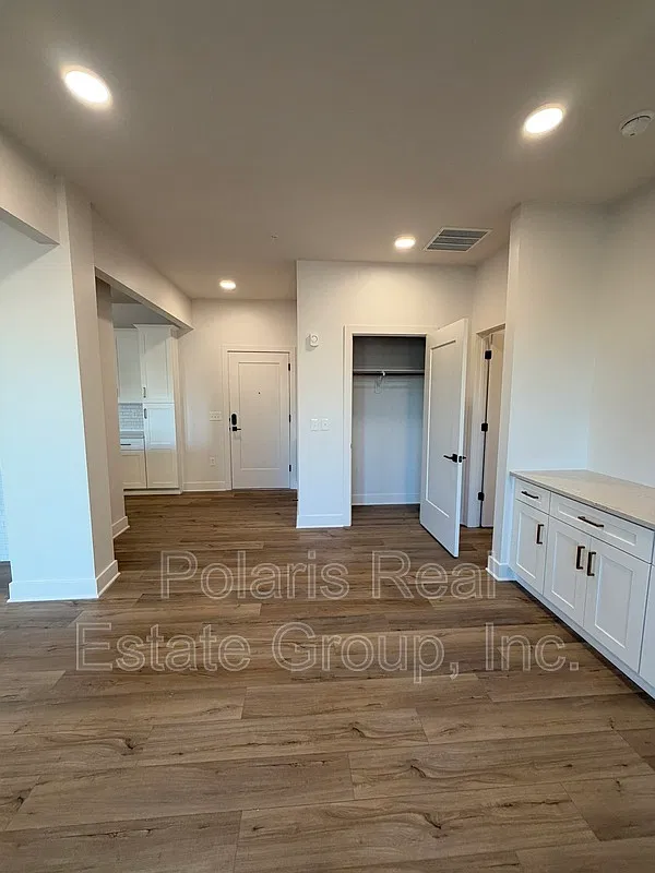 2 bed, 2.0 bath, 1671 sqft, $3,500 — Photo 3