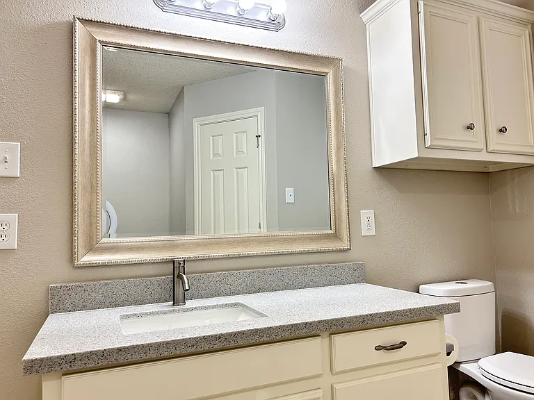 1003 Oshkosh Ave — Photo 7