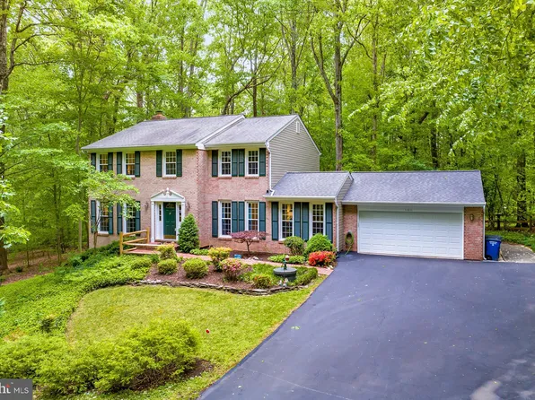 11211 Clara Barton Dr, Fairfax Station, VA 22039