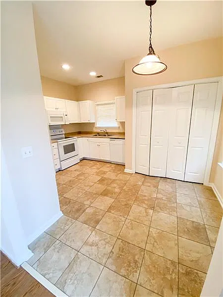 4 bed, 2.5 bath, 1908 sqft, $1,850 — Photo 4