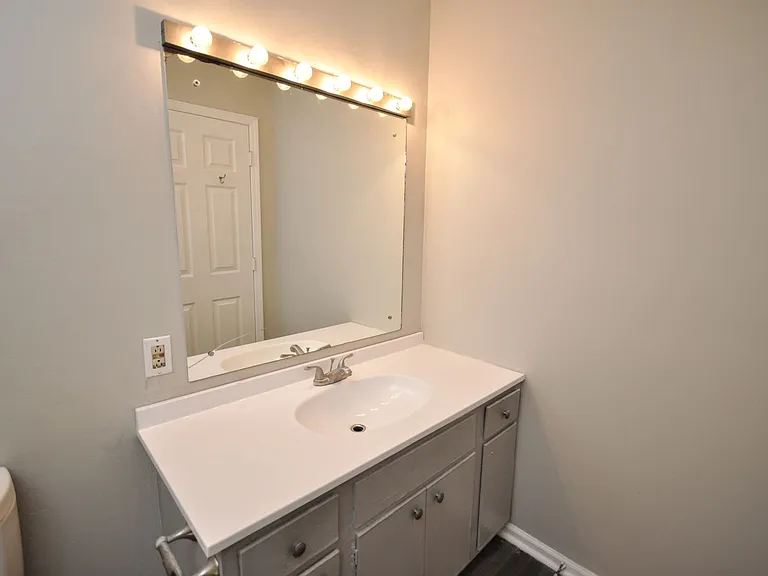 620 Oak Park Blvd #106 — Photo 40