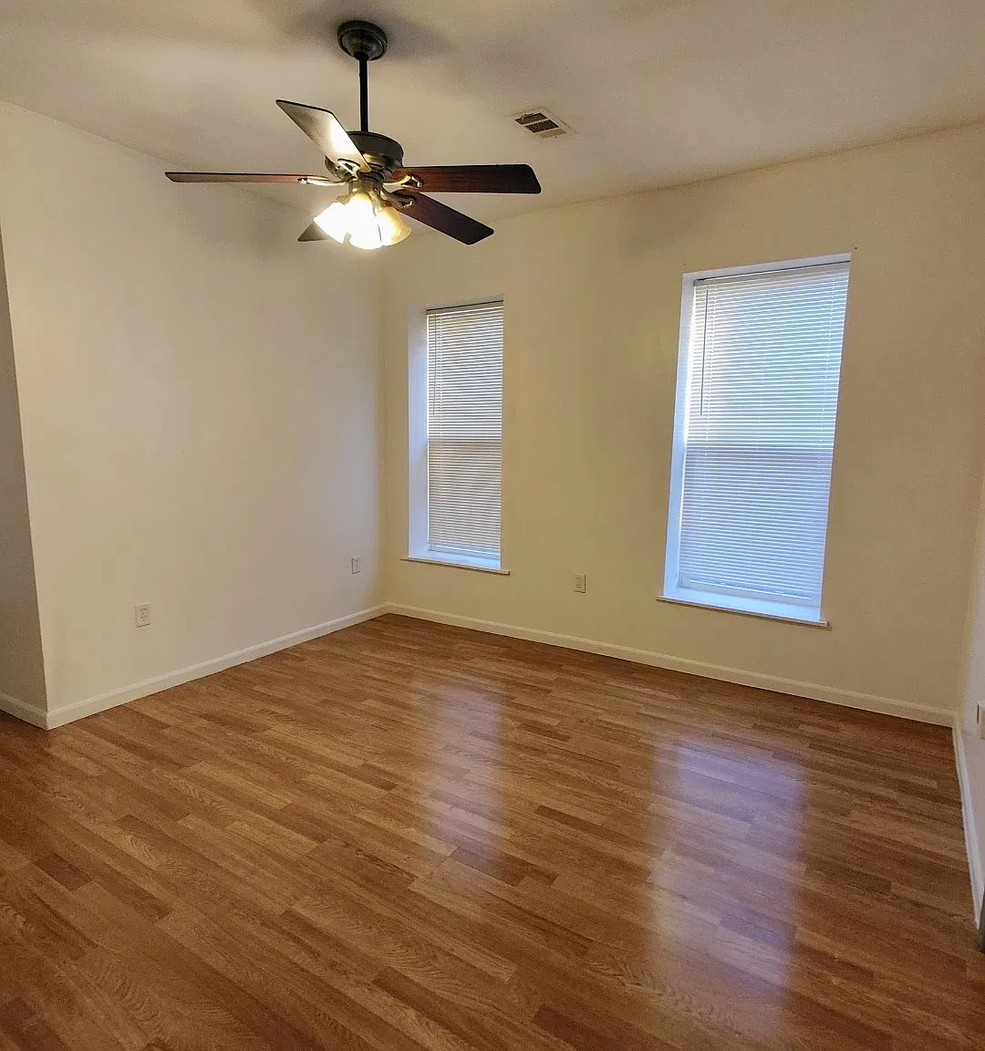 3 bed, 1200 sqft, $1,350 — Photo 2