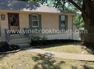 343 NW Woodland Rd, Riverside, MO 64150