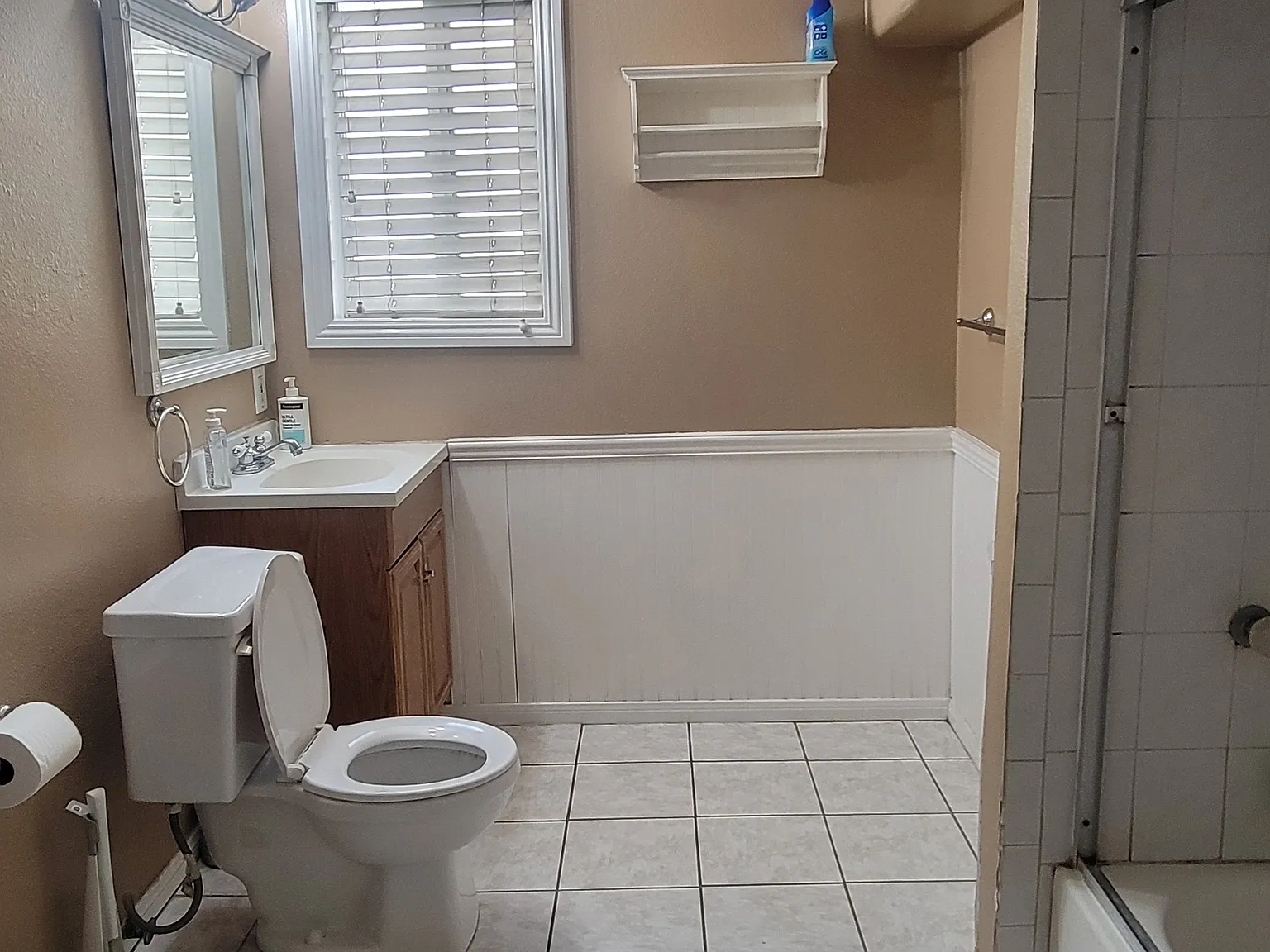 2012 N Shaffer St — Photo 3