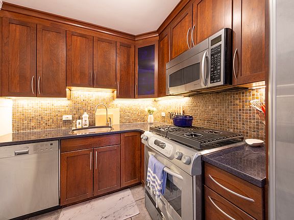 5th image of 200 W 79th St APT 16E