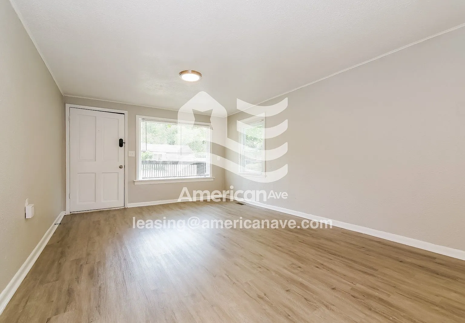 2 bed, 1.0 bath, 990 sqft, $1,290 — Photo 3