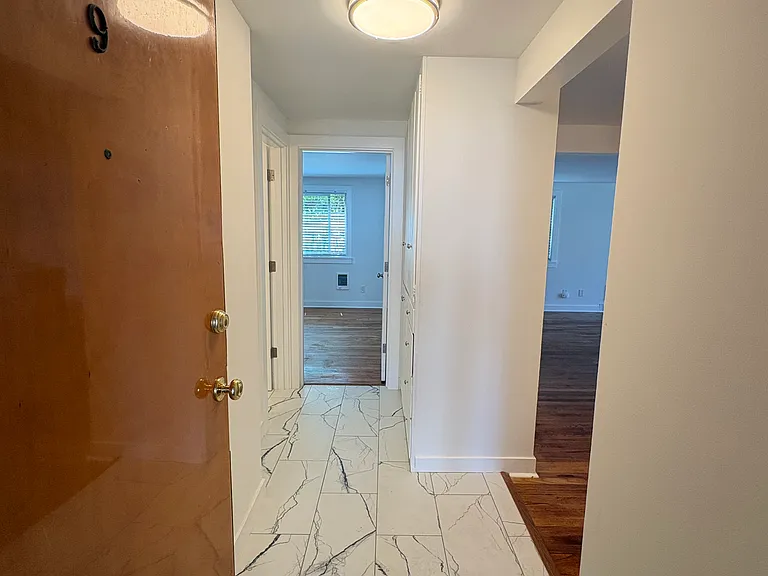 2345 Minor Ave E #9 — Photo 1