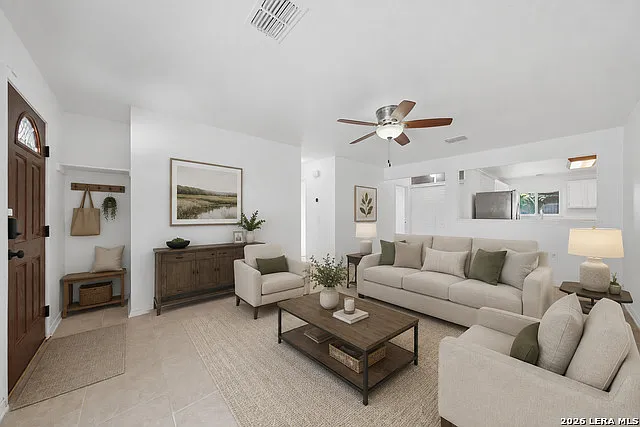 3 bed, 2.0 bath, 1359 sqft, $1,650 — Photo 3
