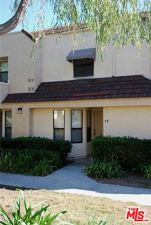 1 bed, 1.5 bath, 899 sqft, $2,700 — Photo 2