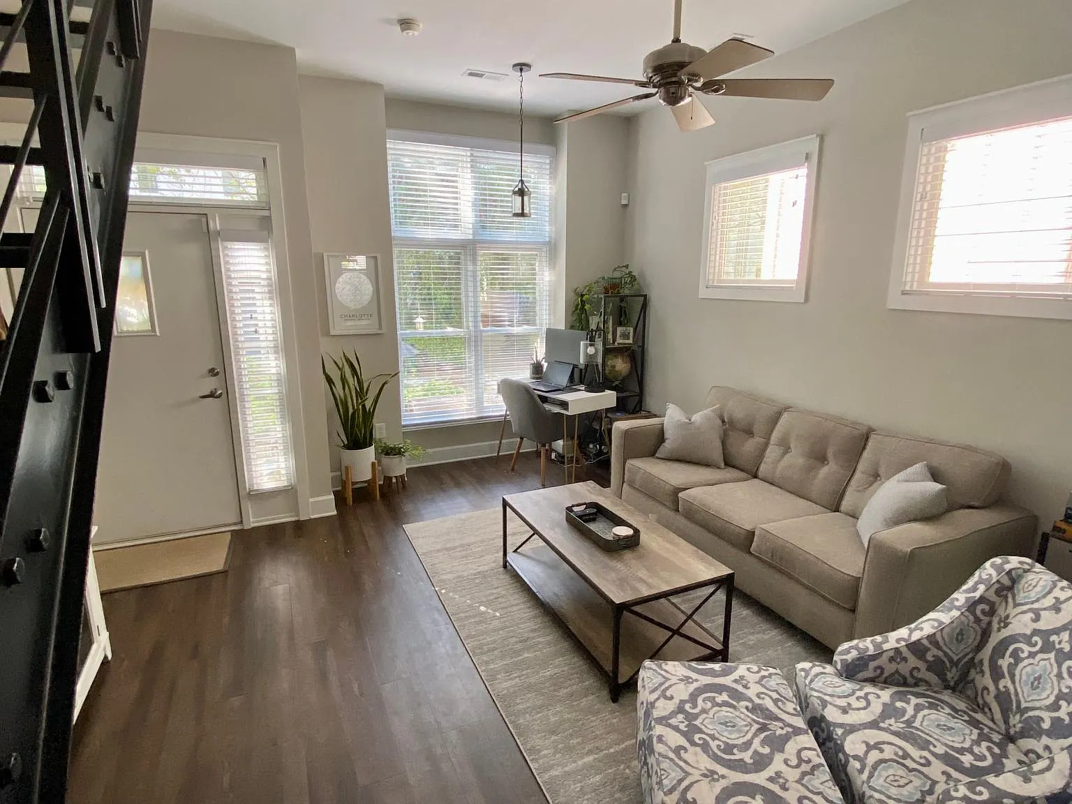 661 N Alexander St — Photo 2