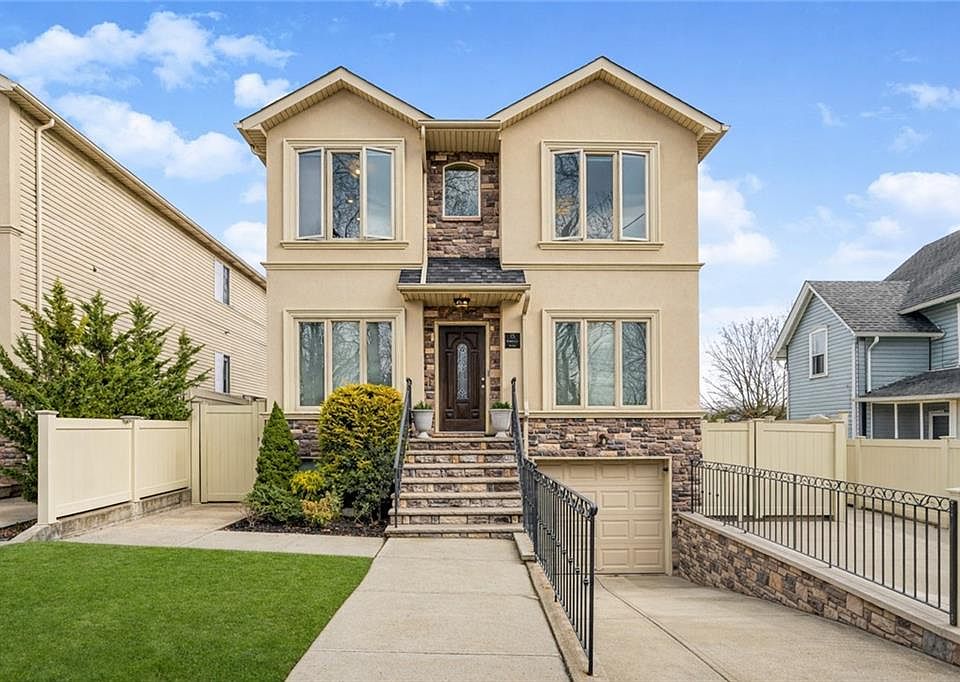 1st image of 15 Androvette Ave