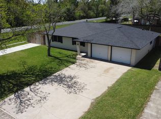 1401 Camellia Dr, Sweeny, TX 77480