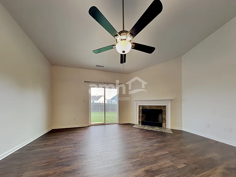 1268 W Crystal Dr — Photo 5