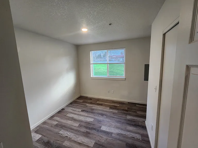 2600 SE Orient Dr #9 — Photo 4