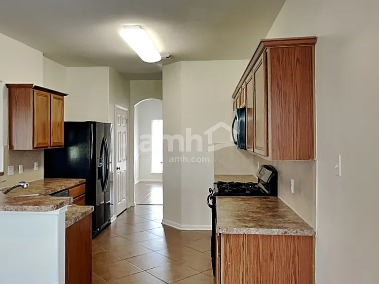 1052 Shadow Glenn Dr — Photo 3
