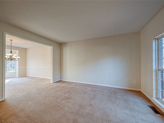 5th image of 403 Mallard Dr