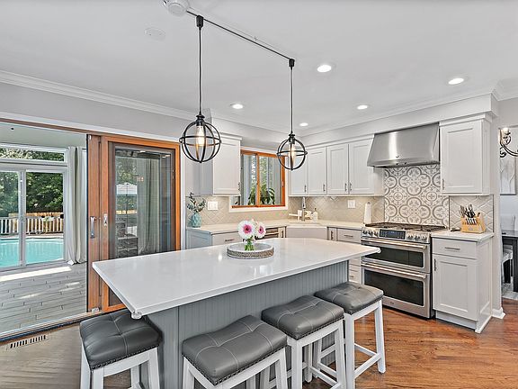 4th image of 13 Royal Oak Ct