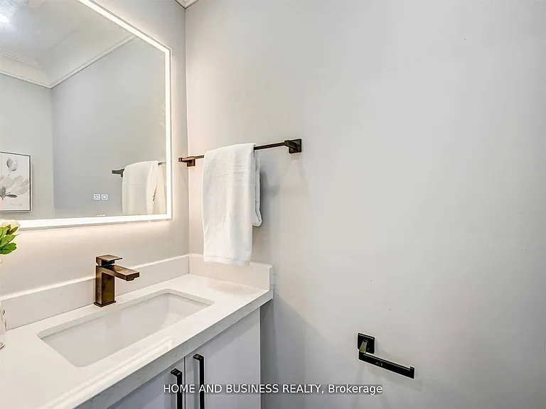 470 Louis Dr #MIDDLE — Photo 11