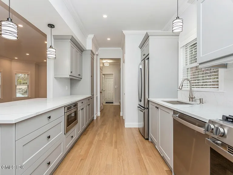 347 Delavan Ave #A — Photo 11