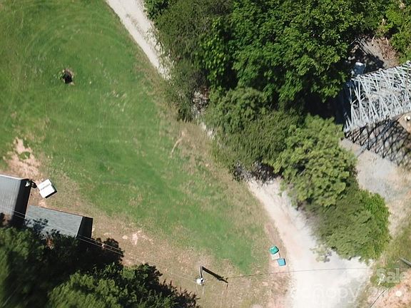 4th image of 442 Gibbons Rd