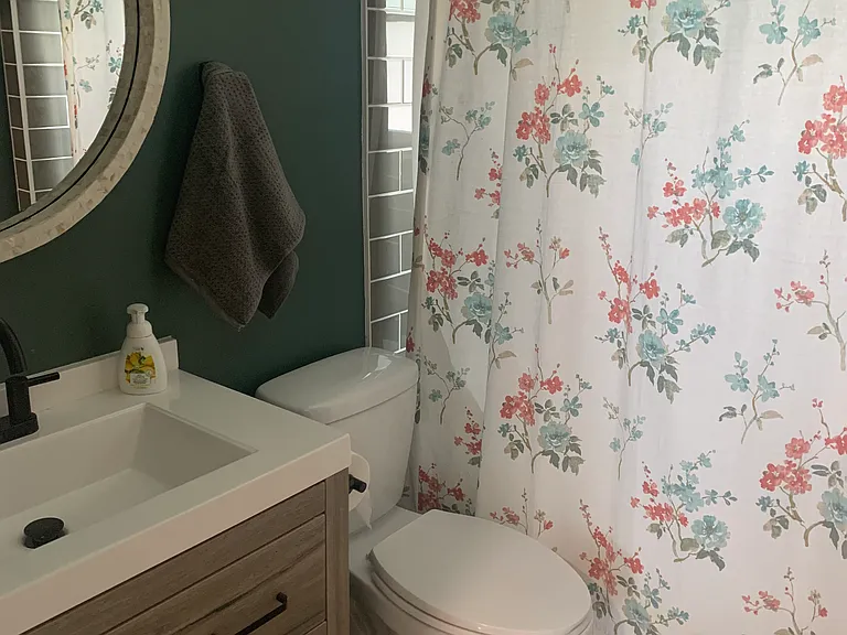 1042 E Lorraine Ave — Photo 9