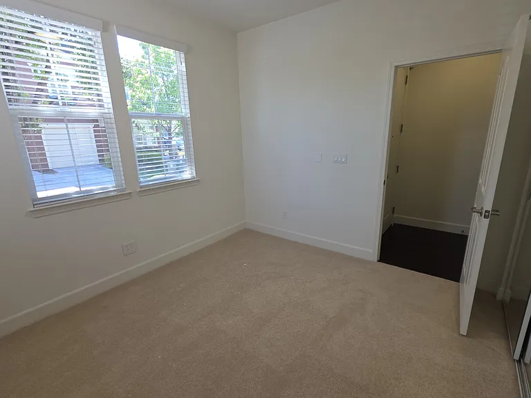 4887 Thorndike Ln — Photo 8