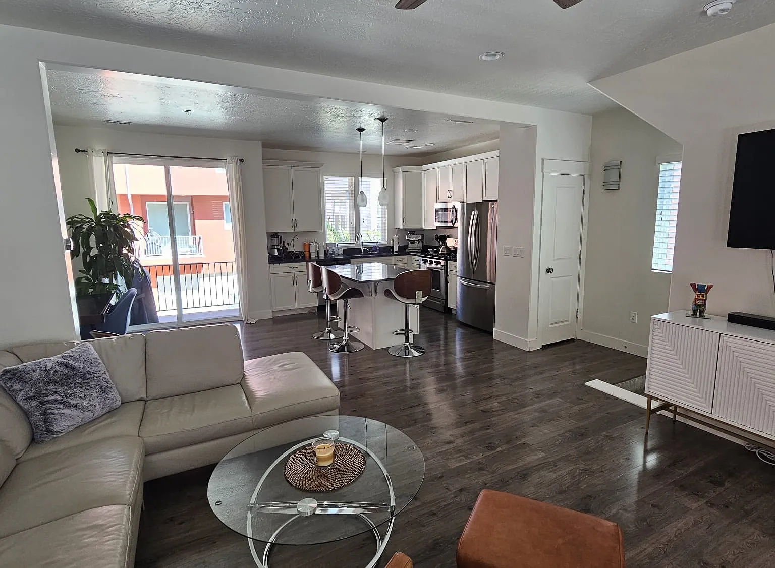 2 bed, 2.5 bath, 1548 sqft, $2,300 — Photo 4
