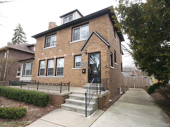 3rd image of 1383 Bishop Rd