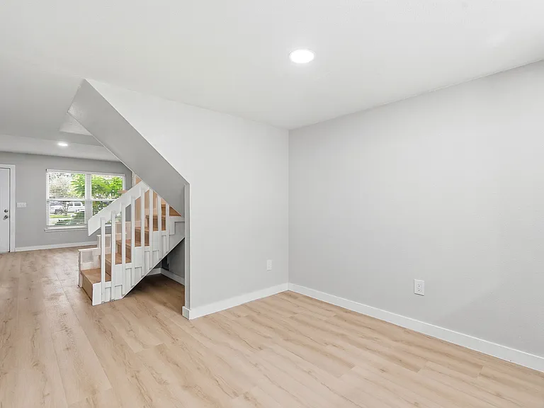8511 J R Manor Dr — Photo 13