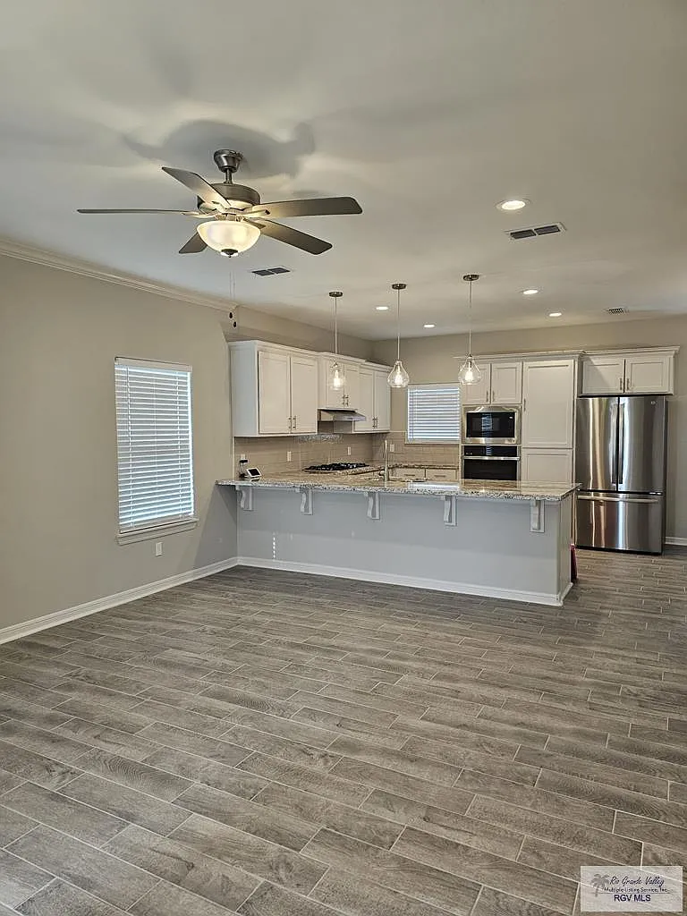 4 bed, 2.5 bath, 1710 sqft, $2,350 — Photo 2