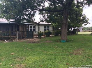 113 Oak Hill Rd, La Vernia, TX 78121