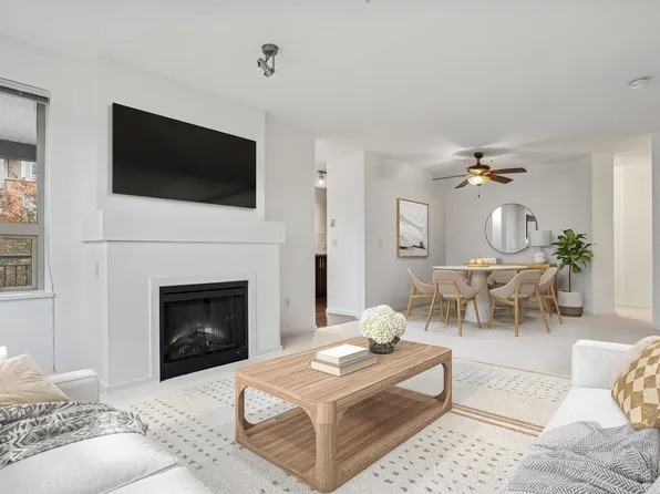 700 Klahanie Dr #206, Pt Moody, BC V3H 5L3