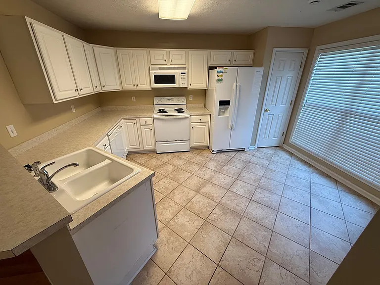 2170 Franklin St — Photo 11