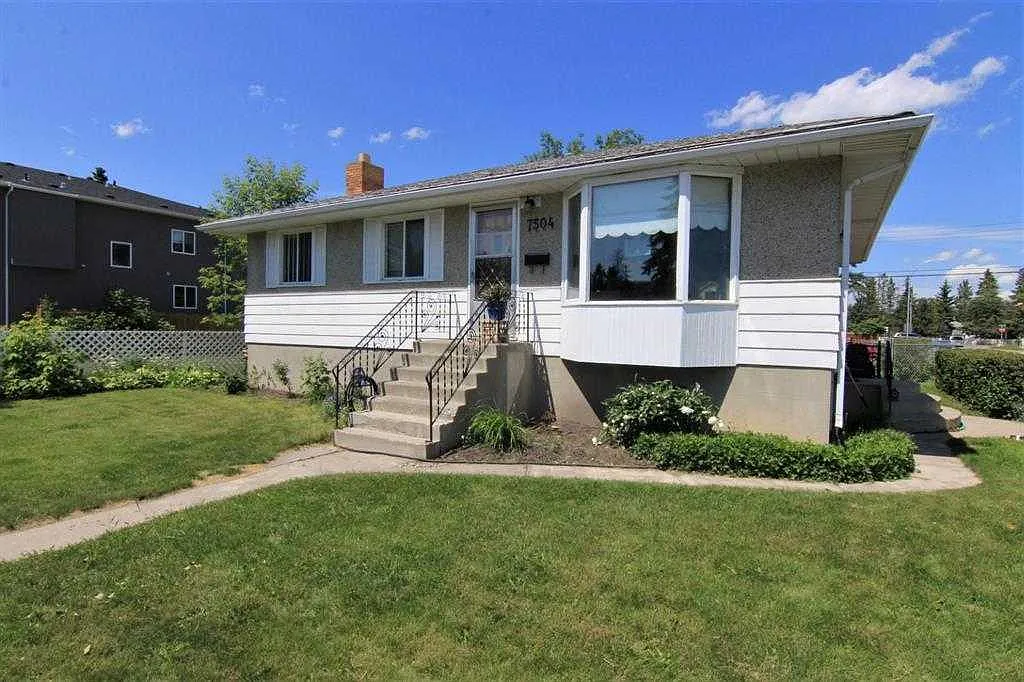 3 bed, 1.0 bath, 1012 sqft, $1,800 — Photo 2