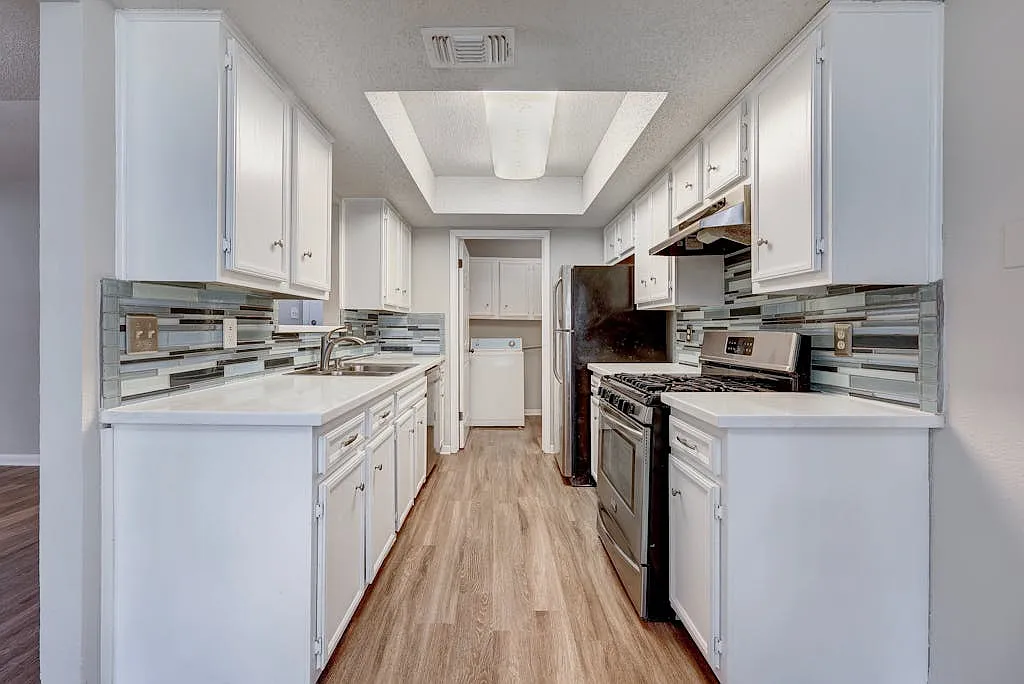 3 bed, 1139 sqft, $1,825 — Photo 3