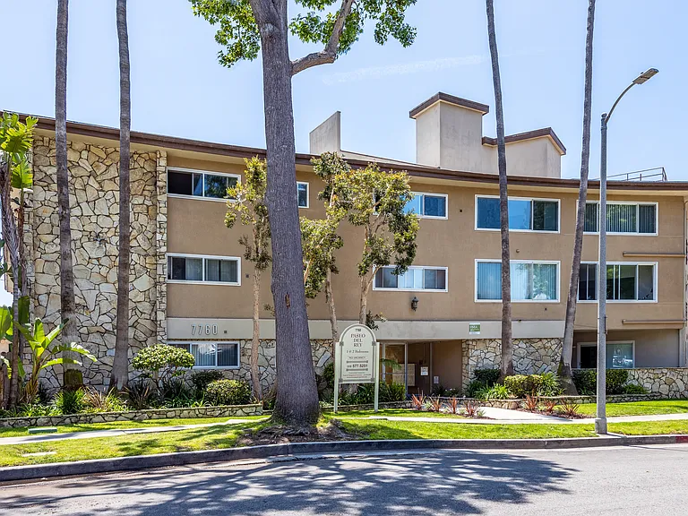Paseo del Rey Apartments — Photo 1