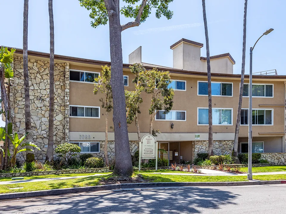 Paseo del Rey Apartments