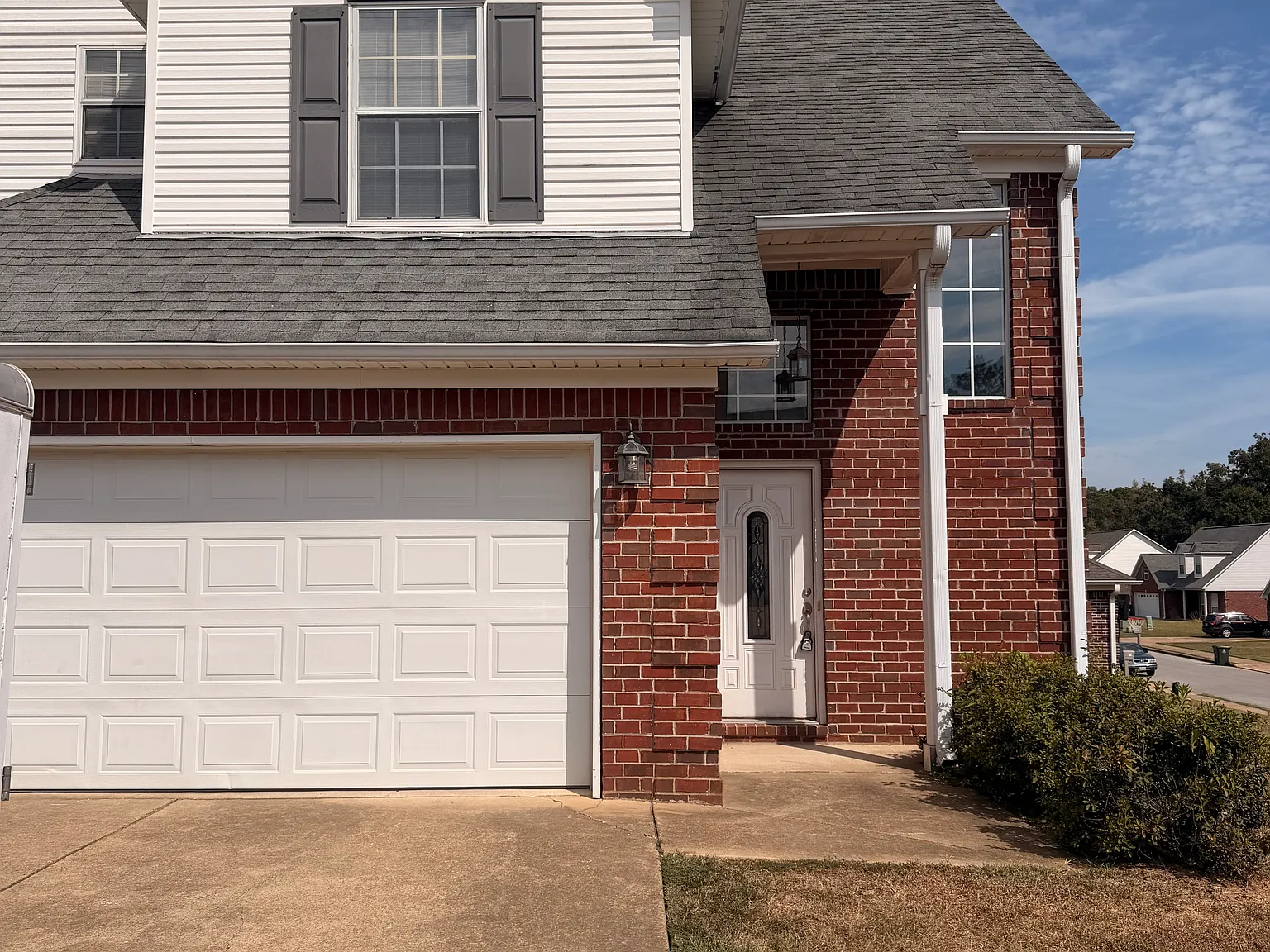 3 bed, 2.5 bath, 1600 sqft, $2,000 — Photo 1