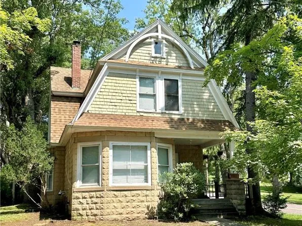 40 Fairview Ave, Mount Pocono, PA 18344