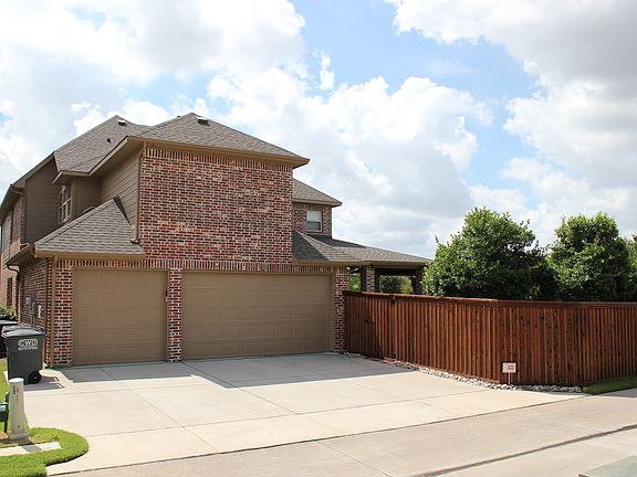 3rd image of 862 Blackberry Ln