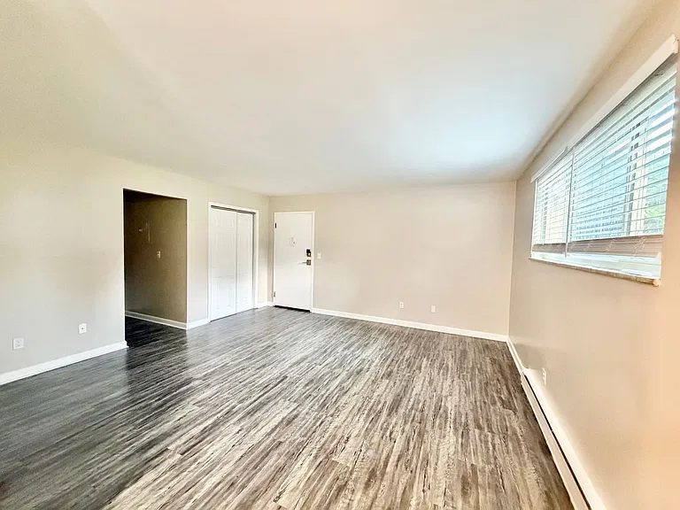 220 Oak Street — Photo 4