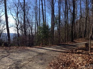 4 Apple Blossom Ln, Hendersonville, NC 28792