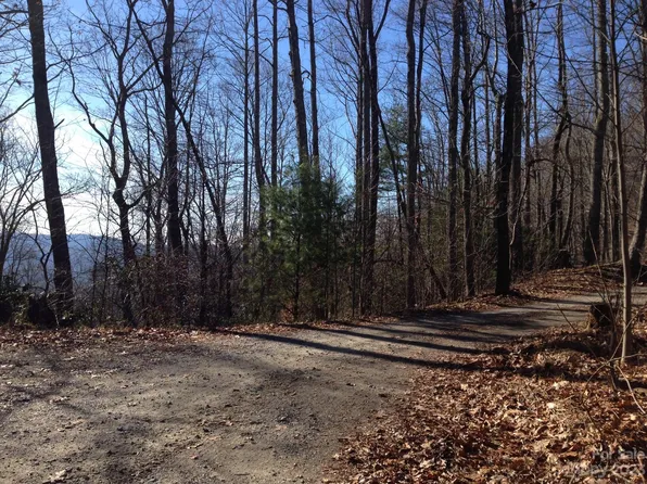4 Apple Blossom Ln, Hendersonville, NC 28792
