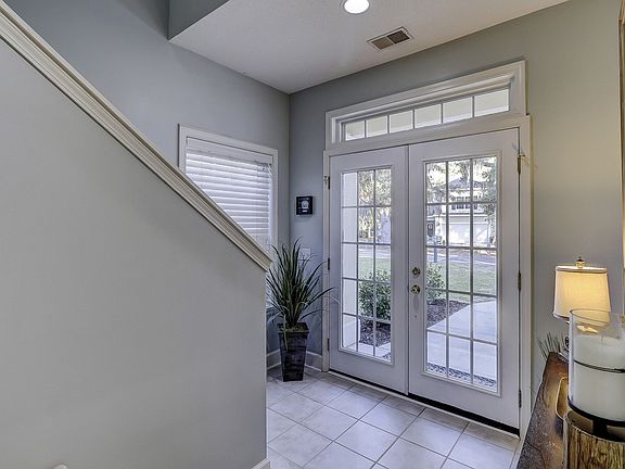 5th image of 44 Gold Oak Dr