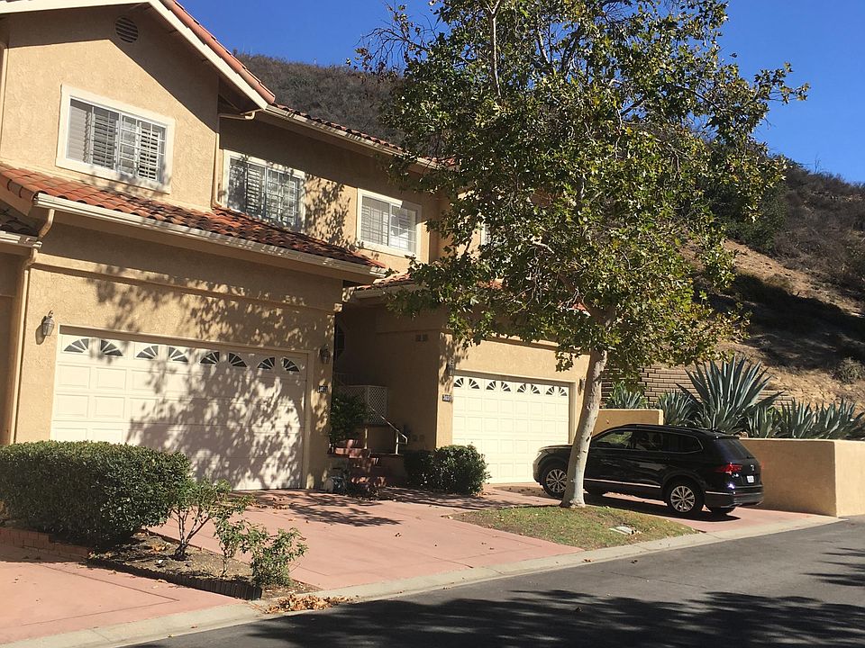 1st image of 3029 E Hillcrest Dr