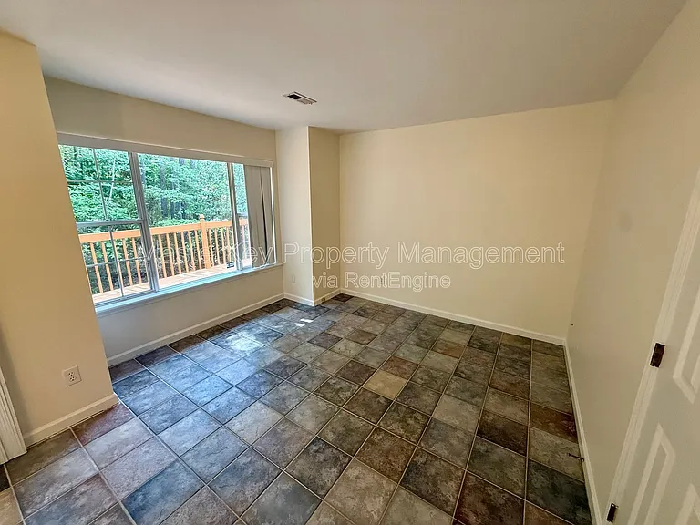 327 Saint Thomas Dr — Photo 9